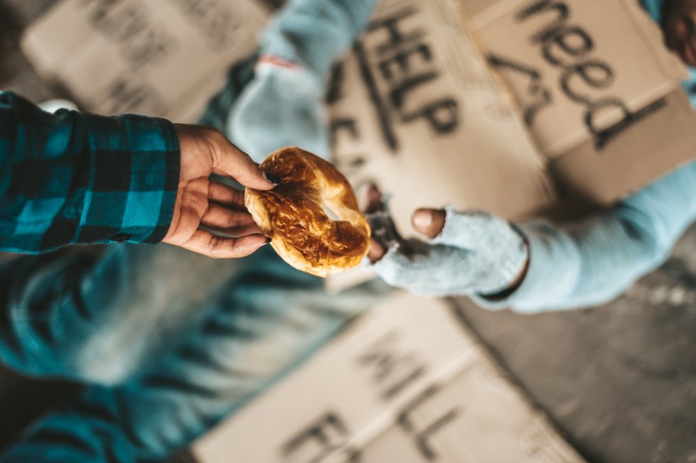 Why food charity (अन्नदान) is considered to be complete donation (पूर्णदान)?