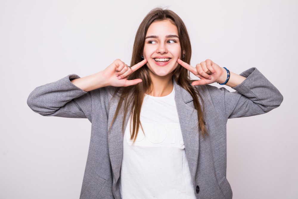 Teeth Will Shine Like Pearls, Just Use This 5 Rupee Trick